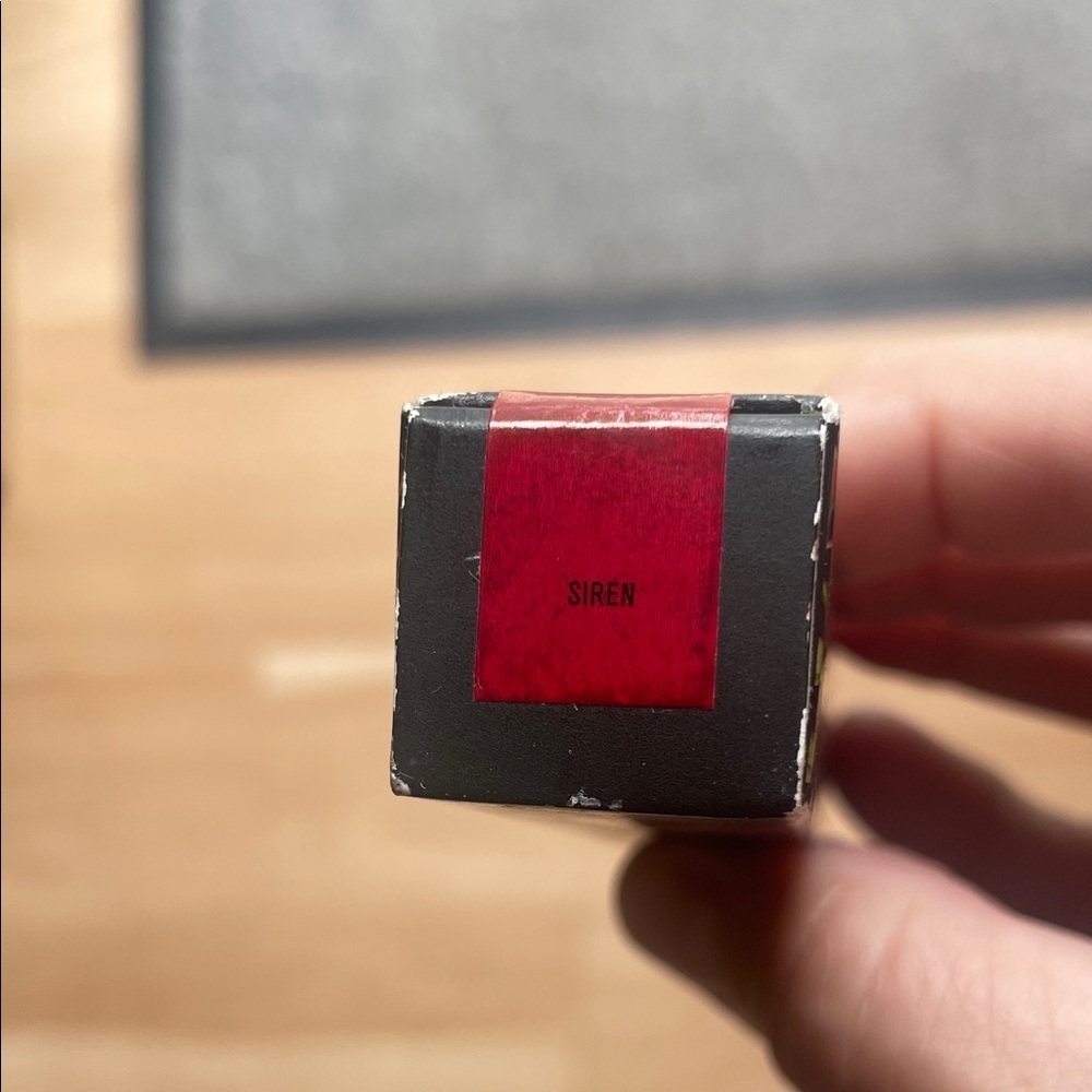 butter LONDON Black and Floral Lip Gloss Box - Picture 2 of 4